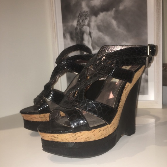 Steve Madden Shoes - Steven Madden Black Snake Print Wedge Heels Size 7